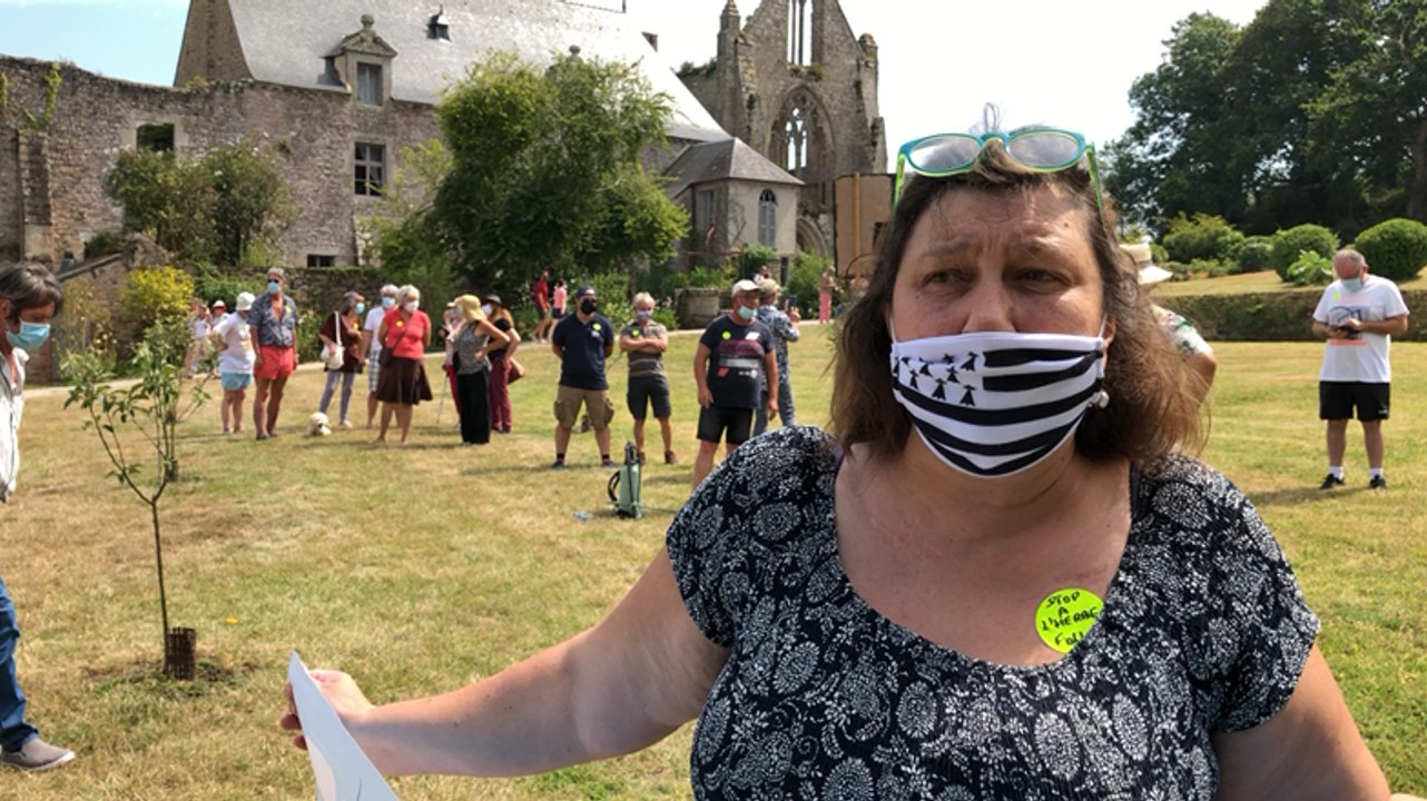 Ils manifestent contre L’herbe folle de l’abbaye de Beauport
