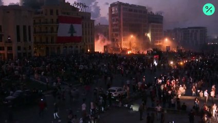 下载视频: Lebanese Protesters Storm Foreign Ministry in Beirut