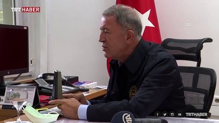 Bakan Akar üs bölgesindeki askerlerle telsizde konuştu