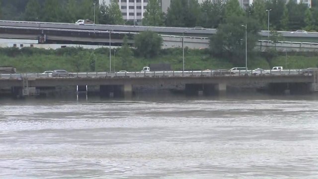 서울 시내 주요 도로 통행 재개...출근길 교통 정체 계속 / YTN