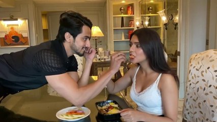 Next Time Phone Kar Ke Aana.... Ladka Khel Gaya..