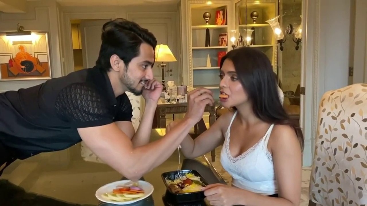 Next Time Phone Kar Ke Aana.... Ladka Khel Gaya..