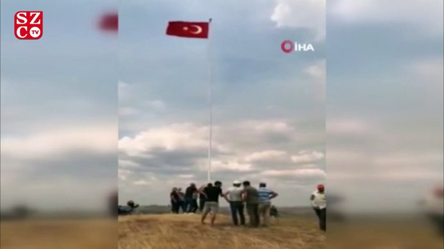 Köylüler, Yunanistan'ın burnunun dibine dev Türk bayrağı dikti
