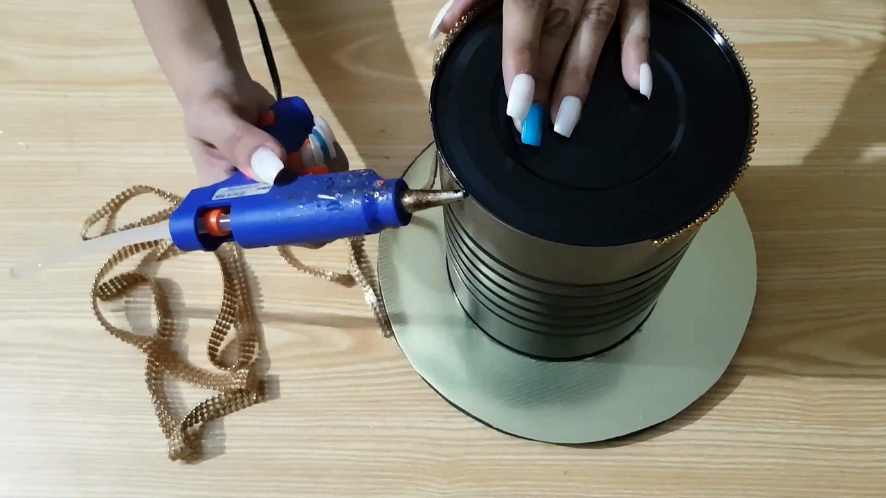 Best out of waste craft | Home Decor | Make it yourself | Tin Art Ideas