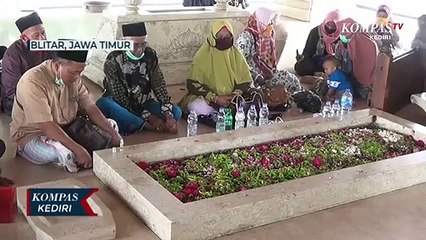 Jelang Hari Kemerdekaan Makam Bung Karno Ramai Peziarah