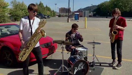 L'alarme d'une voiture transformée en une belle musique