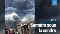 Indonésie : des villages couverts de cendre après l'éruption du Mont Sinabung