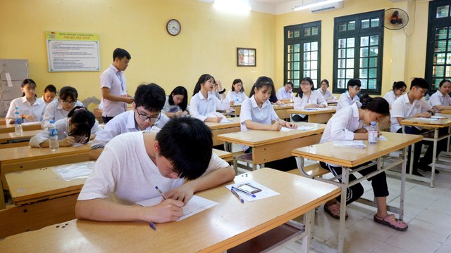 Sĩ tử tâm dịch bồn chồn chờ đợt thi THPT đợt 2 | VTC