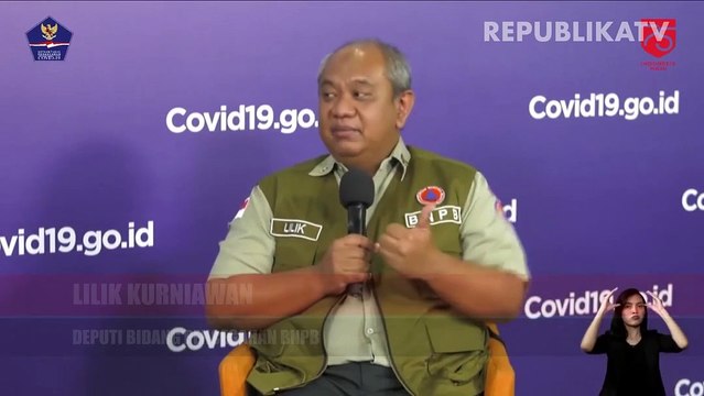 Seniman ludruk Meimura mengajak masyarakat mematuhi protokol kesehatan seperti penggunaan masker, menjaga jarak dan cuci tangan saat beraktivitas di pasar guna mencegah potensi penyebaran COVID-19.