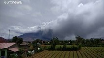 Autoridades indonesias en alerta tras la erupción del Monte Sinabung