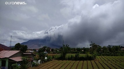 Autoridades indonesias en alerta tras la erupción del Monte Sinabung