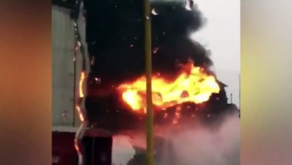 Un rayo causa un terrible incendio en la Repsol de Puertollano
