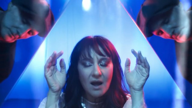 Amaral aplaza hasta 2021 los conciertos de su gira 'Salto al color'