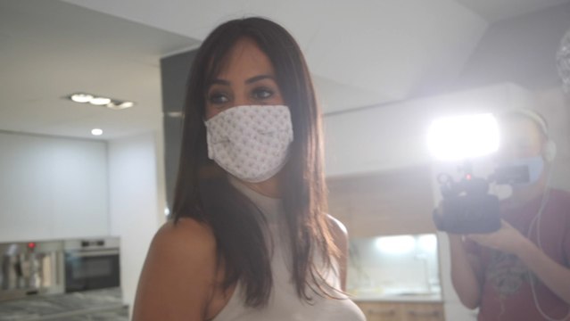 Villacís visita diversos comercios en Vicálvaro (Madrid)