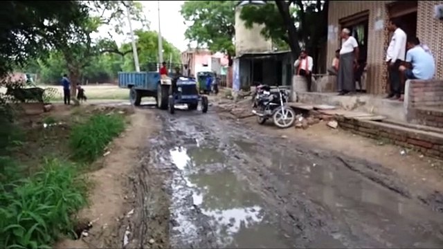 ताज नगरी आगरा में एक गांव के लोग आज भी नरकीय हालात में रह रहे हैं