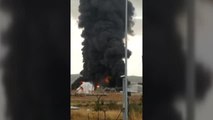 Un rayo provoca un incendio en un tanque de gasoil del Complejo Petroquímico de Puertollano