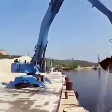 Cet ouvrier a trouvé la meilleure façon de prendre sa douche
