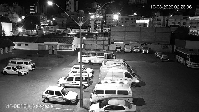 Vídeo mostra momento em que detentos fogem da cadeia após cavarem buraco