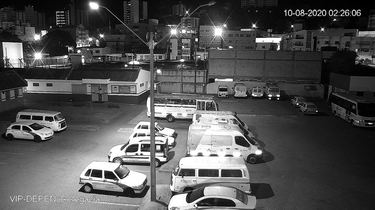Vídeo mostra momento em que detentos fogem da cadeia após cavarem buraco