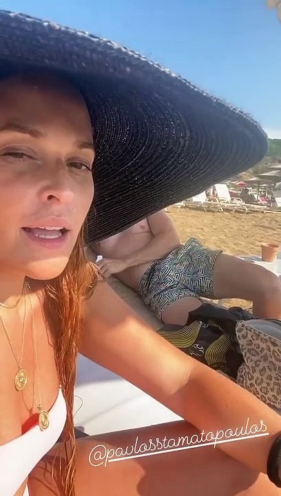 Σίσσυ Χρηστίδου: Έκανε story και δείτε ποιον έκρυψε με το καπέλο της!