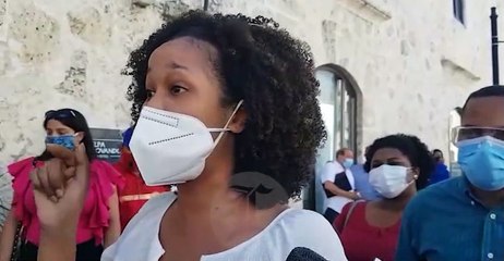 Jóvenes egresados de Medicina piden al presidente electo entrega de exequátur