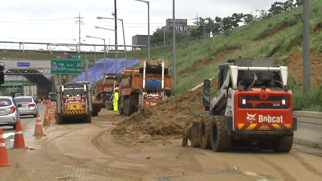인천-김포 고속도로 토사 유출...4시간 만에 통행 재개 / YTN