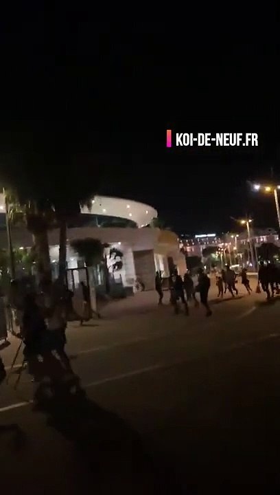 Vidéo du mouvement de foule à Cannes après la fausse rumeur d’une fusillade