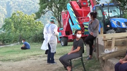 Fındık işçileri bahçeye girmeden sağlık taramasından geçti