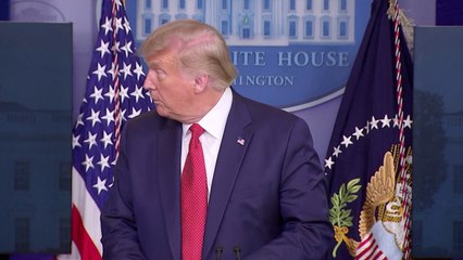 트럼프, 브리핑 중 경호 받으며 급히 퇴장...무슨 일? / YTN