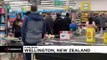 New Zealand: People queue at supermarkets after coronavirus cases detected