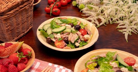 Pour votre prochain pique-nique, régalez-vous avec cette salade grecque au poulet !