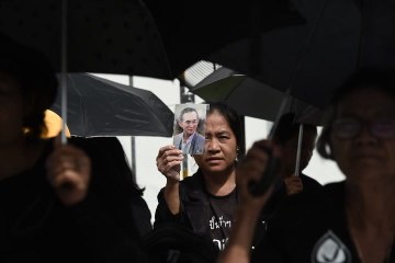 Thais gather for late king's five-day funeral