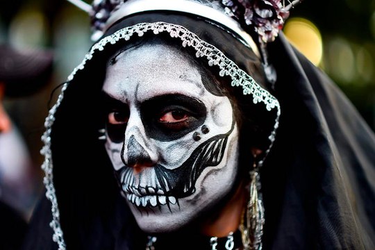 Mexico City's Day of Dead parade honors quake rescuers