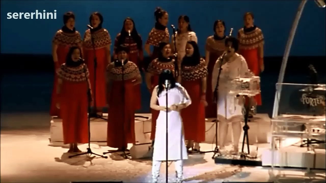 Björk — “Undo” – Performed and Written by Björk, Thomas Knak | (from Björk ‎– Vespertine Live at Royal Opera House — 065078–9)