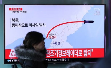 Télécharger la video: North Korea fires missiles into Japan