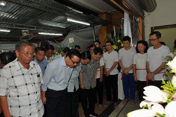 MCA leaders pay respect to Fu Ah Kiow's late mother