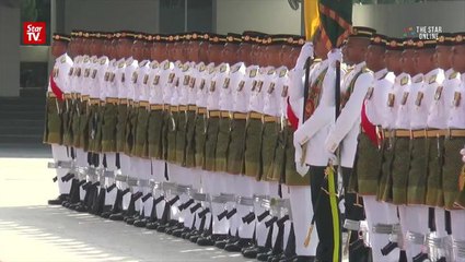 France's Hollande accorded state welcome