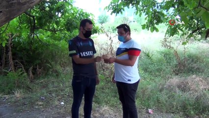 Her yerde buldukları paranın sahibini arıyorlar