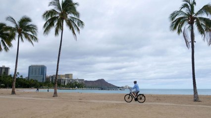 Hawaii Closes Beaches, Parks in Honolulu Amid Rising COVID-19 Cases