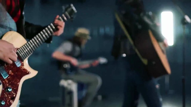 54) Music. Guitar Bass. Cold Rise. Gunnar Olsen. Dance et électro. Dramatique