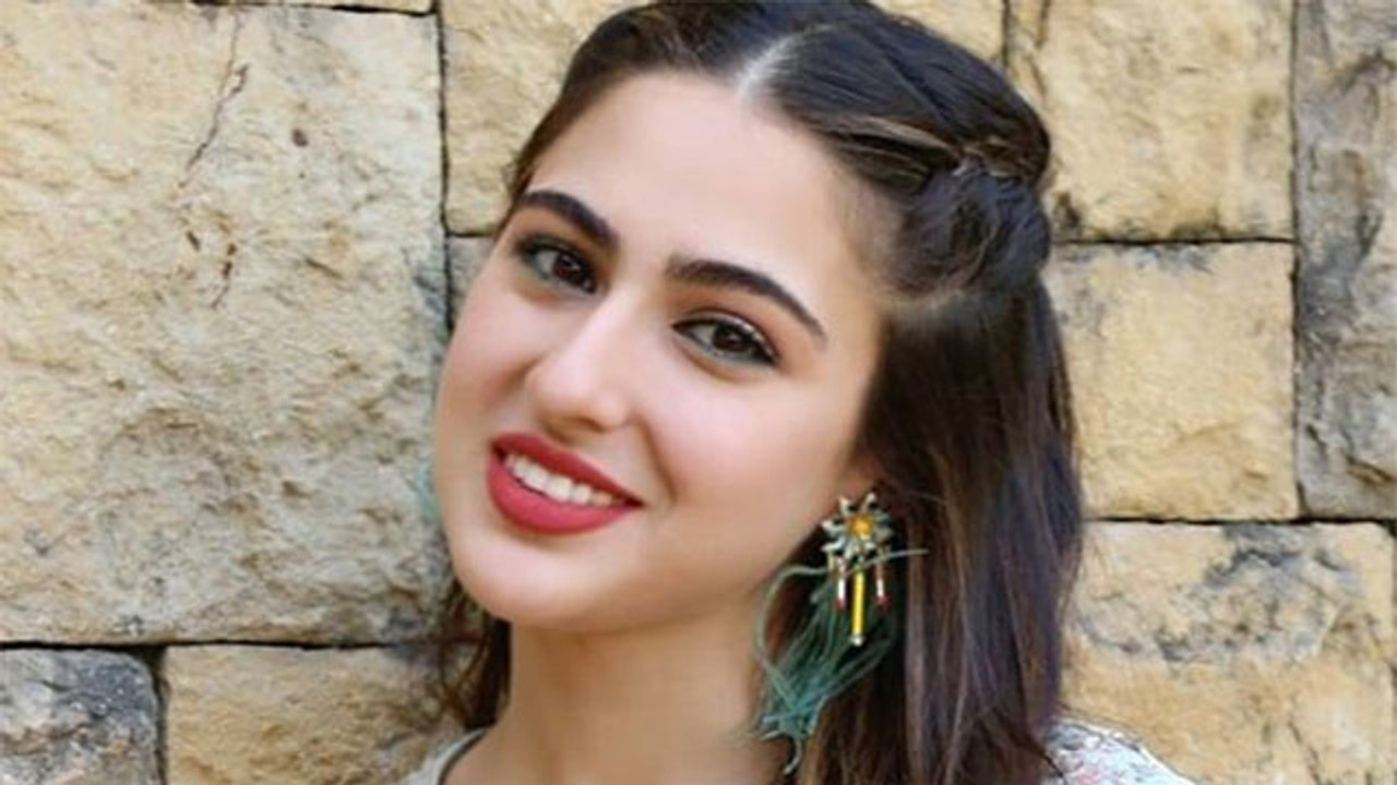Sara Ali Khan Birthday: फिल्मों में आने से पहले 4 महीने में किया 30kg वजन कम,Unknown facts|FilmiBeat