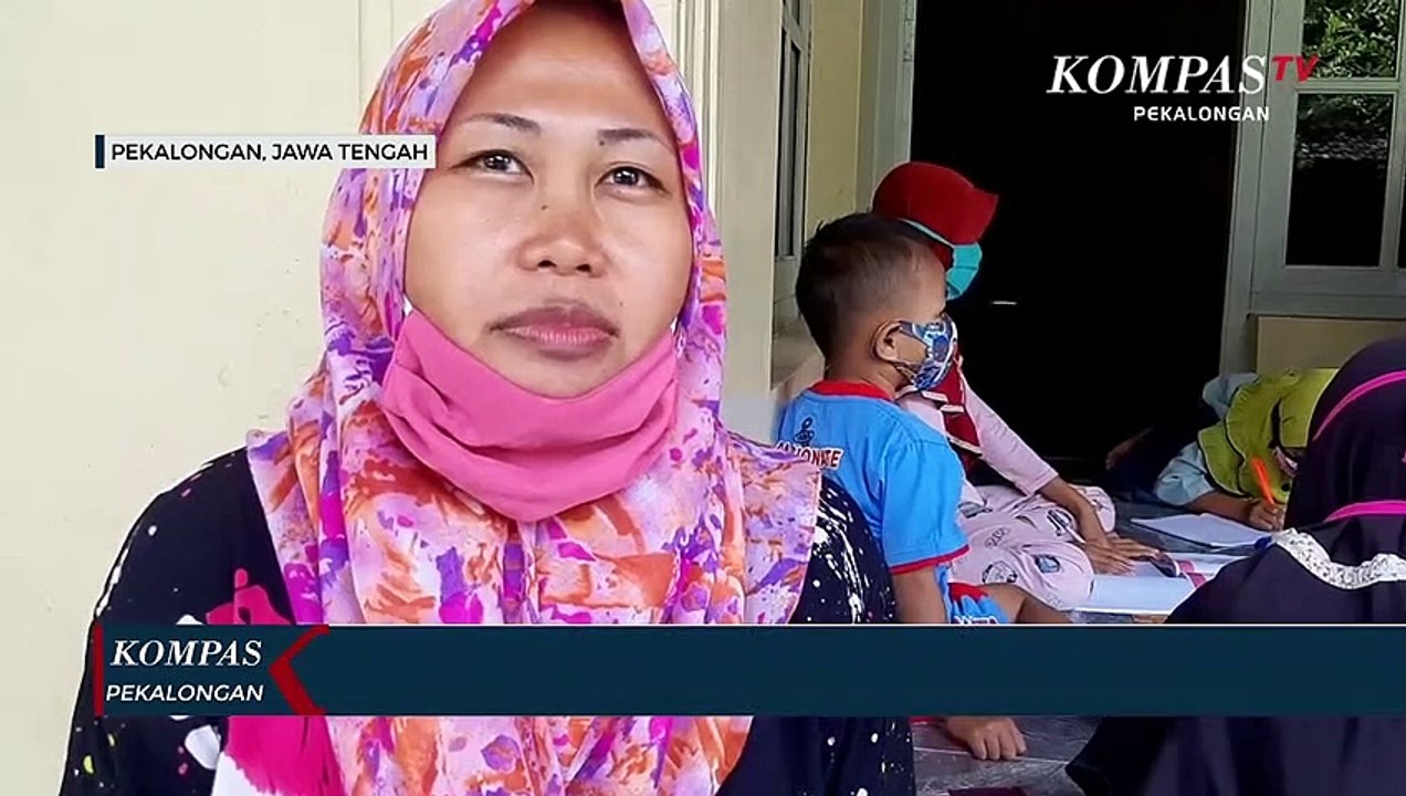 Warga Sampai Desa Sumbang Internet Gratis
