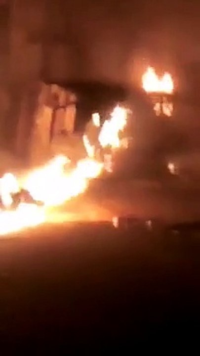 बेंगलुरु में आपत्तिजनक पोस्ट पर भड़की हिंसा, 3 की मौत, 60 पुलिसकर्मी घायल, मुस्लिम युवकों ने मंदिर को बचाया