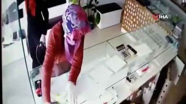 Kadın kılığına girip kuyumcuyu soydular