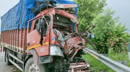 यमुना एक्सप्रेस-वे पर खड़ी बस में कैंटर ने मारी टक्कर, चार लोगों की मौत, कई घायल
