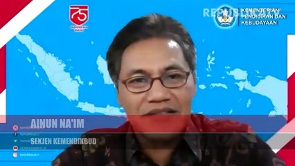 Sejumlah anak belajar dengan memanfaatkan hot spot gratis di Musholla An-Nur , Kosambi, Cengkareng, Jakarta.