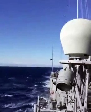 Türk F-16 savaş uçağı Oruç Reis'e böyle selam verdi