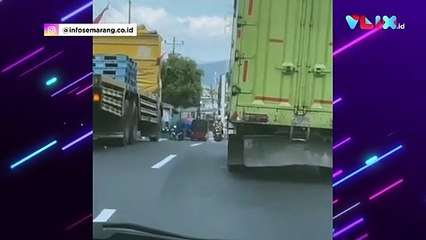 Geger Pria Berkaus Polisi Ugal-ugalan di Jalan