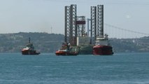 Dev petrol platformu 'GSP Saturn' İstanbul Boğazı'nda ilerliyor - İSTANBUL