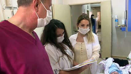 Hem asistan hekimini hem de onun çocuğunu dünyaya getirdi - İZMİR